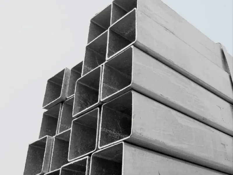 Tubo estructural PTR-HSS de sección cuadrada en existencia